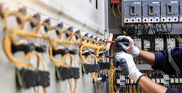 Professional Electrician technician working in Oracle, AZ